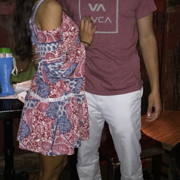 Design Lab Paisley Print Cold Shoulder Bell Sleeve Boho Dress Red Blue White XS - Picture 4 of 4